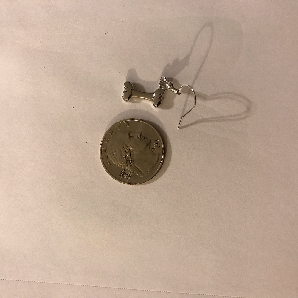 Size compared to a quarter: Dog bones Christmas earrings.